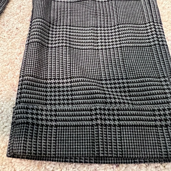 Petite Curvy Straight Cropped Cuff Pant in Houndstooth - Picture 6 of 7